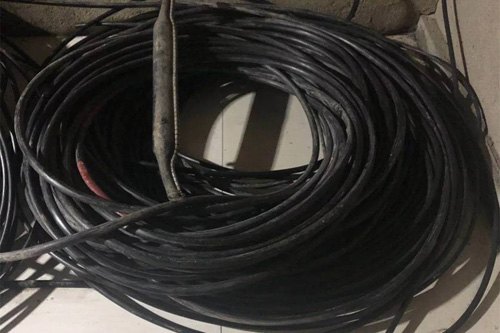 訊電纜被盜割，警方雷霆出擊抓獲犯罪嫌疑人 