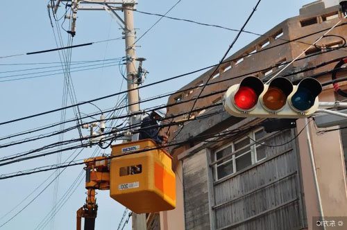 電力電纜的內屏蔽層與外屏蔽層各在什么部位？采用什么材料？有何作用？